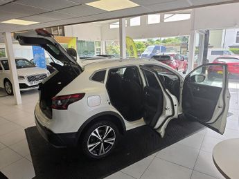 Nissan Qashqai 1.3 DIG-T N-Connecta SUV 5dr Petrol DCT Auto Euro 6 (s/s) (160 p