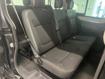 Renault Trafic 2.0 dCi LL30 Sport Minibus Double Cab 5dr Diesel EDC L2 H1 Euro 