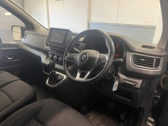 Renault Trafic 2.0 dCi LL30 Sport Minibus Double Cab 5dr Diesel EDC L2 H1 Euro 