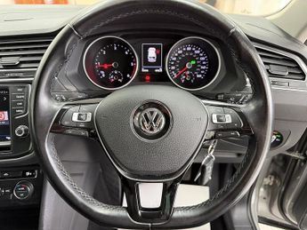 Volkswagen Tiguan TDI BlueMotion Tech SE Navigation