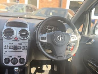 Vauxhall Corsa 1.4 16V Design Hatchback 5dr Petrol Auto Euro 5 (A/C) (100 ps)