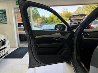 Volvo XC90 B5 MHEV R-Design