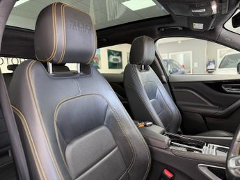 Jaguar F-PACE P300 300 Sport