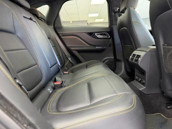 Jaguar F-PACE P300 300 Sport