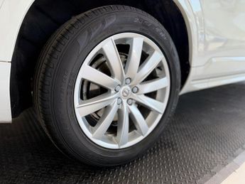 Volvo XC90 2.0 D5 Momentum SUV 5dr Diesel Geartronic 4WD Euro 6 (s/s) (225 