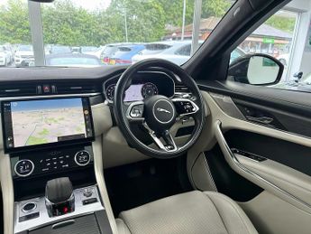 Jaguar F-PACE P250i R-Dynamic HSE