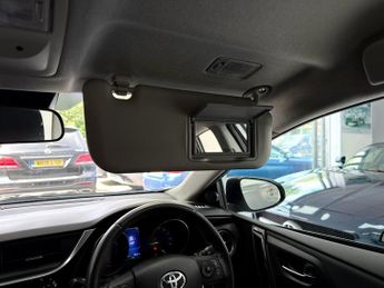 Toyota Auris VVT-h Business Edition