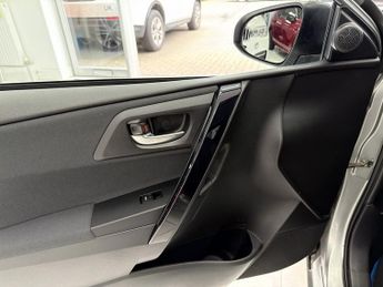 Toyota Auris VVT-h Business Edition