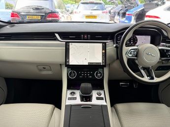 Jaguar F-PACE P400e R-Dynamic SE Black