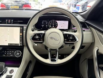 Jaguar F-PACE P400e R-Dynamic SE Black