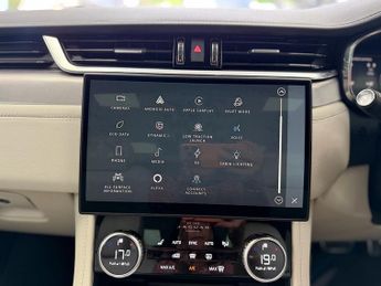 Jaguar F-PACE P400e R-Dynamic SE Black