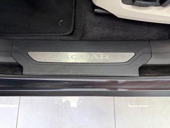 Jaguar F-PACE P400e R-Dynamic SE Black