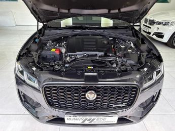 Jaguar F-PACE P400e R-Dynamic SE Black