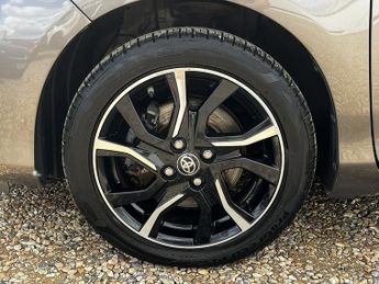 Toyota Yaris VVT-h Design
