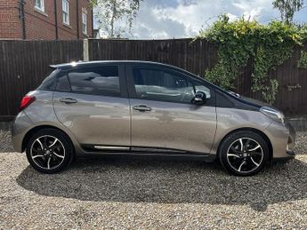 Toyota Yaris VVT-h Design