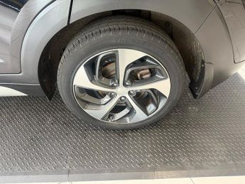 Hyundai TUCSON 1.7 CRDi Blue Drive Premium SUV 5dr Diesel DCT Euro 6 (s/s) (141