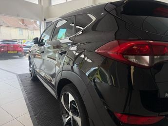 Hyundai TUCSON 1.7 CRDi Blue Drive Premium SUV 5dr Diesel DCT Euro 6 (s/s) (141