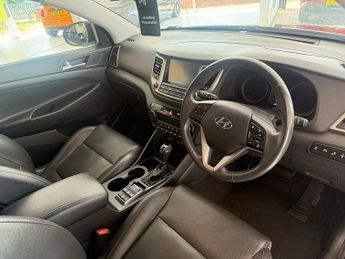 Hyundai TUCSON 1.7 CRDi Blue Drive Premium SUV 5dr Diesel DCT Euro 6 (s/s) (141