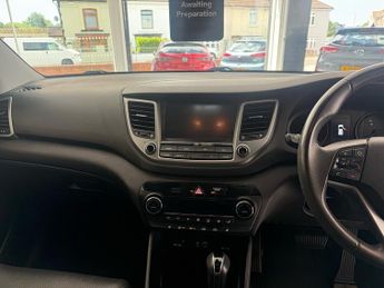 Hyundai TUCSON 1.7 CRDi Blue Drive Premium SUV 5dr Diesel DCT Euro 6 (s/s) (141