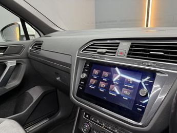 Volkswagen Tiguan 2.0 TDI R-Line Tech SUV 5dr Diesel DSG Euro 6 (s/s) (150 ps)