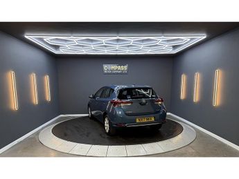 Toyota Auris VVT-h Business Edition