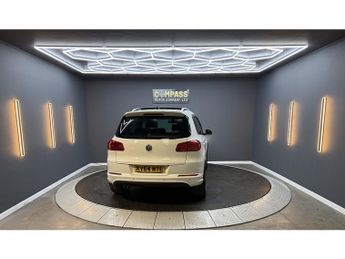 Volkswagen Tiguan 2.0 TDI BlueMotion Tech R-Line SUV 5dr Diesel DSG 4WD Euro 5 (s/