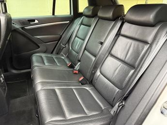 Volkswagen Tiguan 2.0 TDI BlueMotion Tech R-Line SUV 5dr Diesel DSG 4WD Euro 5 (s/