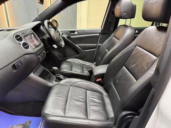 Volkswagen Tiguan 2.0 TDI BlueMotion Tech R-Line SUV 5dr Diesel DSG 4WD Euro 5 (s/