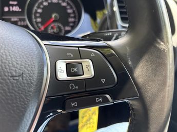 Volkswagen Golf Se Tsi Bluemotion Technology Dsg