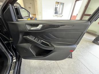 Ford Focus T EcoBoost MHEV ST-Line Vignale