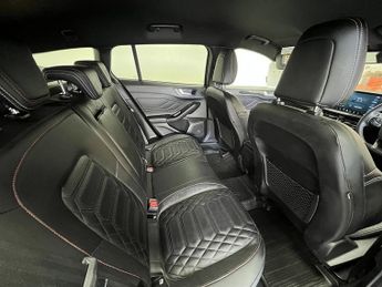 Ford Focus T EcoBoost MHEV ST-Line Vignale
