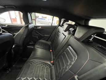 Ford Focus T EcoBoost MHEV ST-Line Vignale
