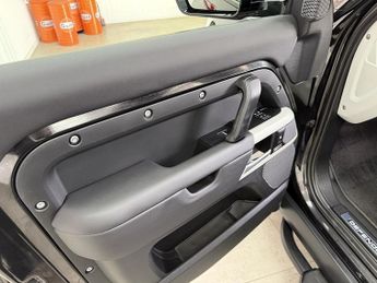 Land Rover Defender 110 D250 MHEV XS Edition