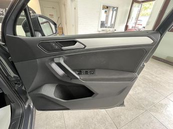 Volkswagen Tiguan TDI BlueMotion Tech SE Navigation