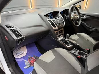 Ford Focus 1.0T EcoBoost Zetec Hatchback 5dr Petrol Manual Euro 5 (s/s) (12
