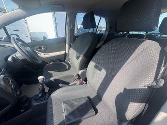 Toyota Yaris Dual VVT-i SR