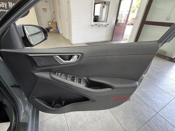 Hyundai IONIQ h-GDi Premium
