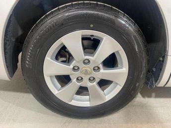 Toyota Alphard 2.4 5DR 8 Seat Alphard 240X MPV Petrol