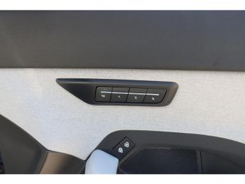Jaguar E-PACE P300e R-Dynamic HSE