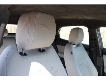 Jaguar E-PACE P300e R-Dynamic HSE