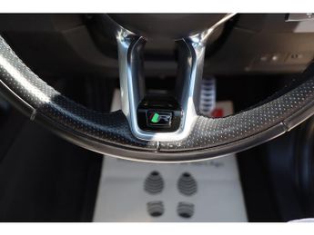 Jaguar E-PACE P300e R-Dynamic HSE