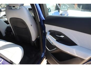 Jaguar E-PACE P300e R-Dynamic HSE