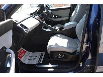 Jaguar E-PACE P300e R-Dynamic HSE