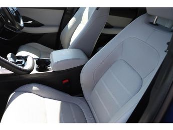 Jaguar E-PACE P300e R-Dynamic HSE