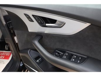 Audi Q8 TFSIe V6 S line