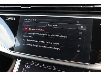 Audi Q8 TFSIe V6 S line