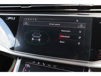 Audi Q8 TFSIe V6 S line