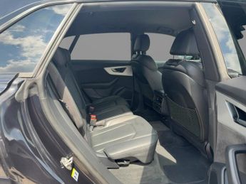 Audi Q8 TFSIe V6 S line
