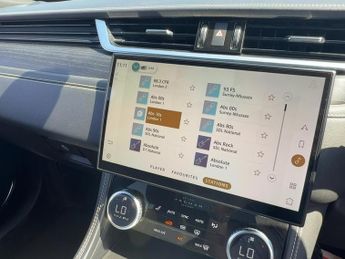 Jaguar F-PACE P400e R-Dynamic Black
