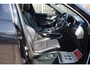 Jaguar F-PACE P400e R-Dynamic Black